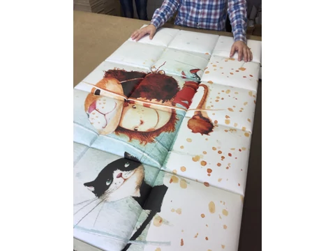 Baracsi Gabriella illusztrációiból készült falvédő gyerekszobába