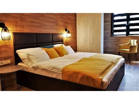  KERMA műbőrpanelek az Erdőalja 11 Apartmanban