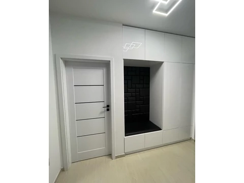 Fali panelekből készült előszobafal