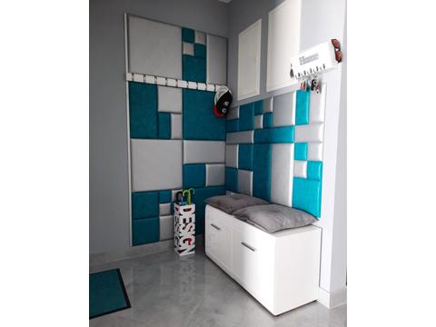 Design előszobafal türkiz és ezüst színekben...