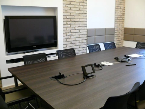 Kerma bőrpanelek az HBO európai központjában