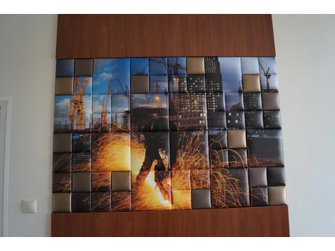 Nyomtatott műbőr falikép a Hanza-Team Kft központjában