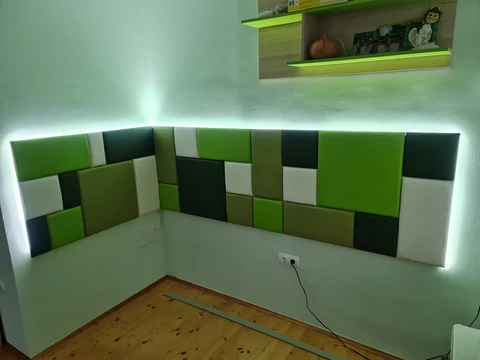 LED világítással kombinált gyerekszoba falvédő Kerma falpanelekből