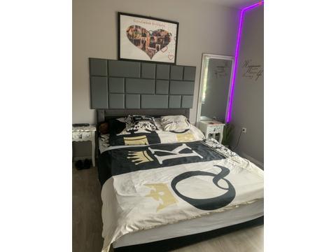Hálószoba faldekoráció KERMA műbőr panelekből egy influencer otthonában!