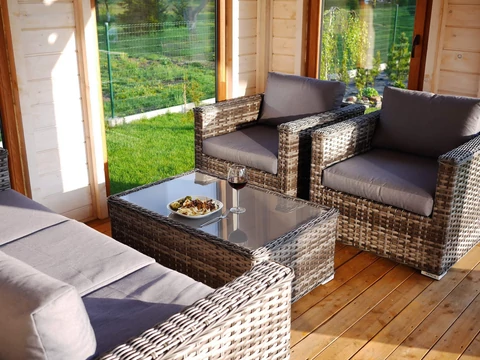 Hogyan válasszuk ki a legjobb kerti bútor webáruházat? Öt szempont vásárlás előtt