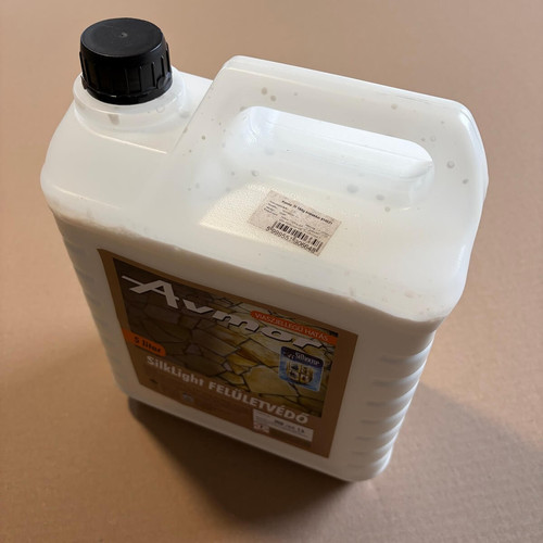 Avmor Silklight felületvédő akril emulzió, UV védelem, 5 liter Avmor Silklight felületvédő akril emulzió, UV védelem, 5 liter