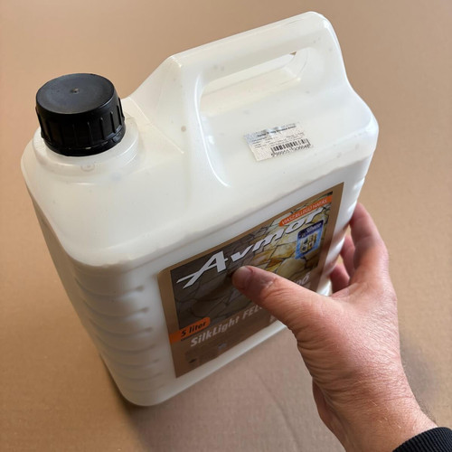 Avmor Silklight felületvédő akril emulzió, UV védelem, 5 liter Avmor Silklight felületvédő akril emulzió, UV védelem, 5 liter