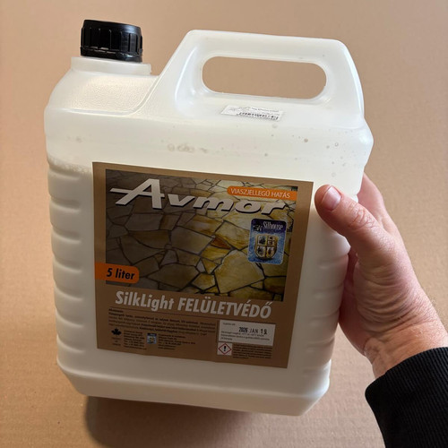 Avmor Silklight felületvédő akril emulzió, UV védelem, 5 liter Avmor Silklight felületvédő akril emulzió, UV védelem, 5 liter