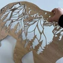 Kép 7/12 - Fali dekoráció, medve minta 100x50 cm, 3 mm HDF - sonoma tölgy, lézerrel vágot
