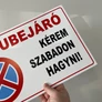 Kép 4/7 - Kapubejáró! Kérem szabadon hagyni, PVC tábla 40x25cm