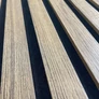 Kép 3/14 - Lamella falpanel, öreg tölgy, fekete filc alappal, Gdansk, 100x280cm