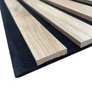 Kép 2/13 - Lamella falpanel, natúr világos tölgy, fekete filc alappal, Róma, 100x280cm