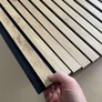 Kép 3/13 - Lamella falpanel, natúr világos tölgy, fekete filc alappal, Róma, 100x280cm