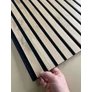 Kép 12/13 - Lamella falpanel, natúr világos tölgy, fekete filc alappal, Róma, 100x280cm