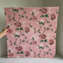 Rózsaszín virágos mintás öntapadós, szivacsos falpanel