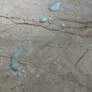 Az öntapadós szivacsos falpanelek felületének tisztítása általános tisztítószerrel történik